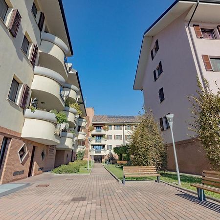 Milan Forum Camelia Guesthouse Assago Bagian luar foto