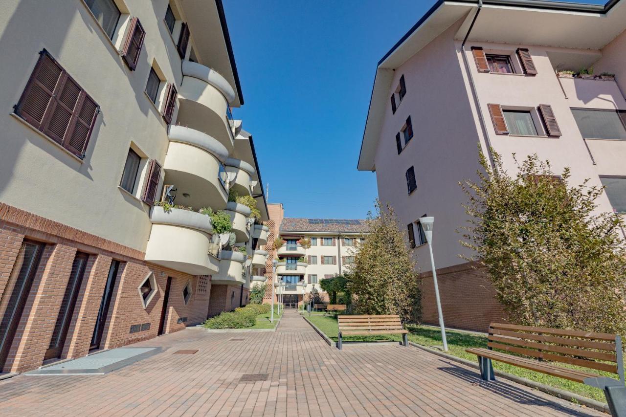 Milan Forum Camelia Guesthouse Assago Bagian luar foto